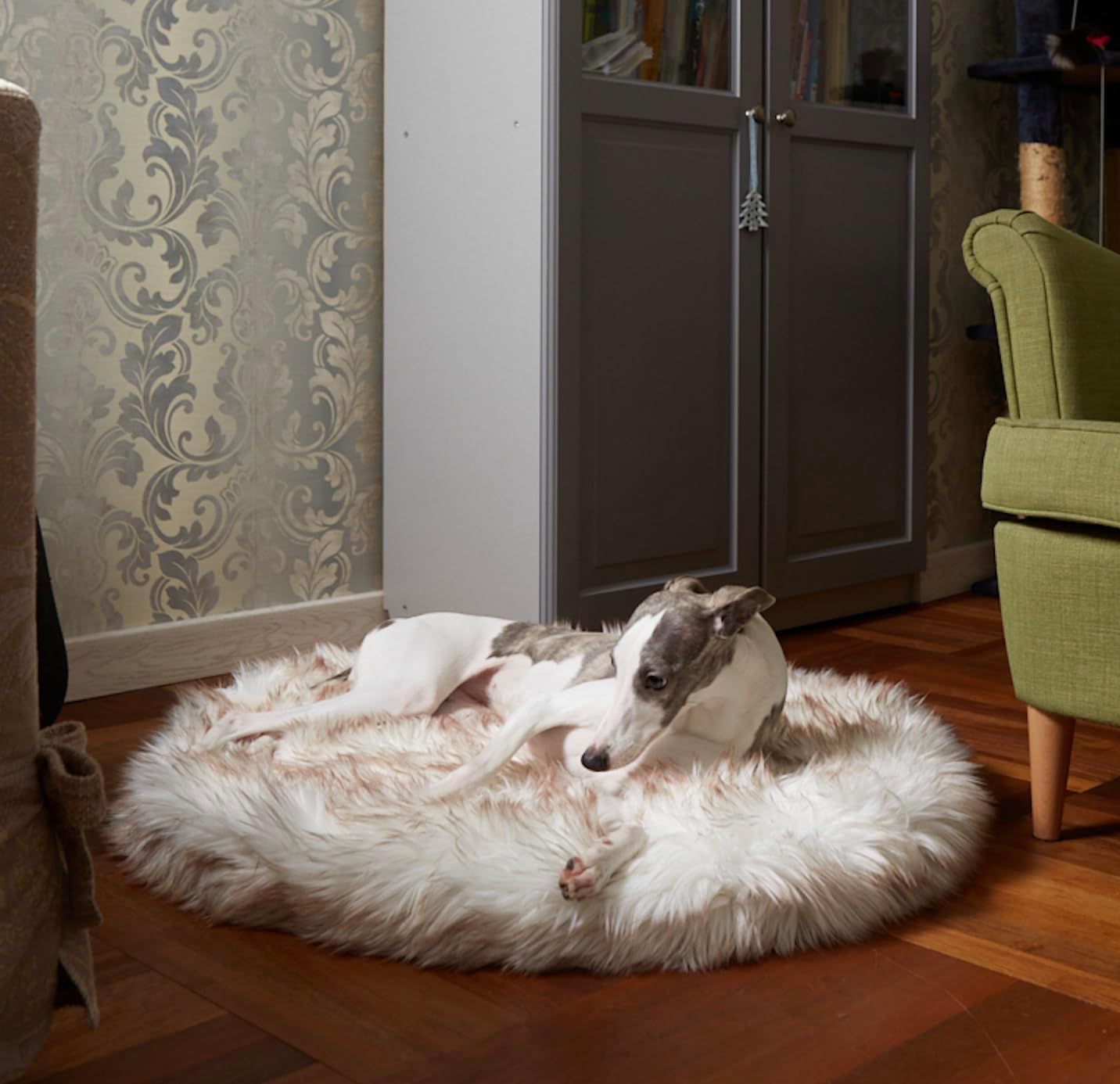FAUX FUR DOG DONUT BED