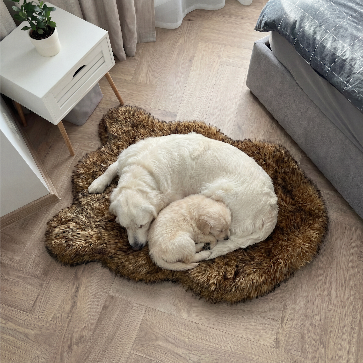 LUXURY FAUX FUR DOG BED