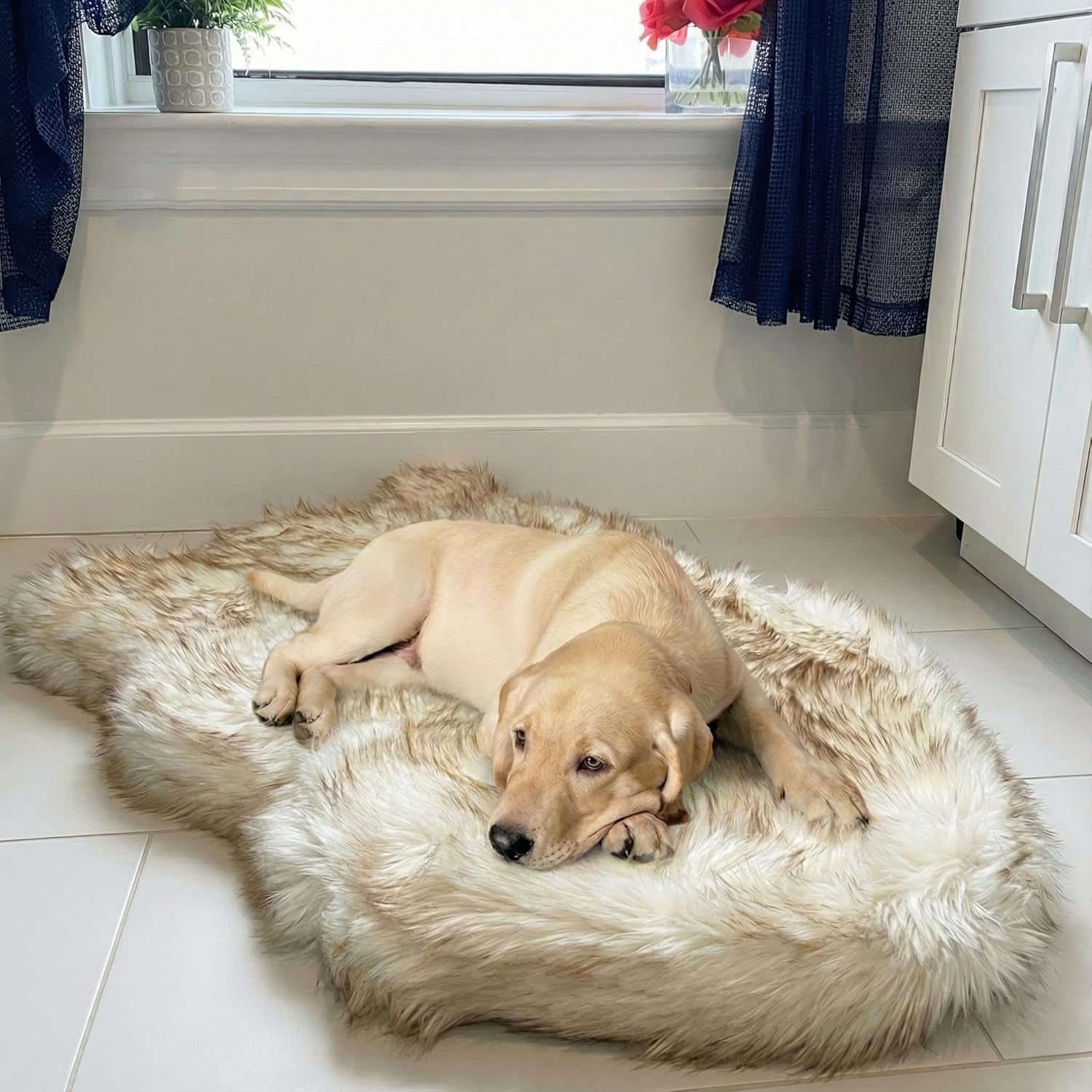 LUXURY FAUX FUR DOG BED