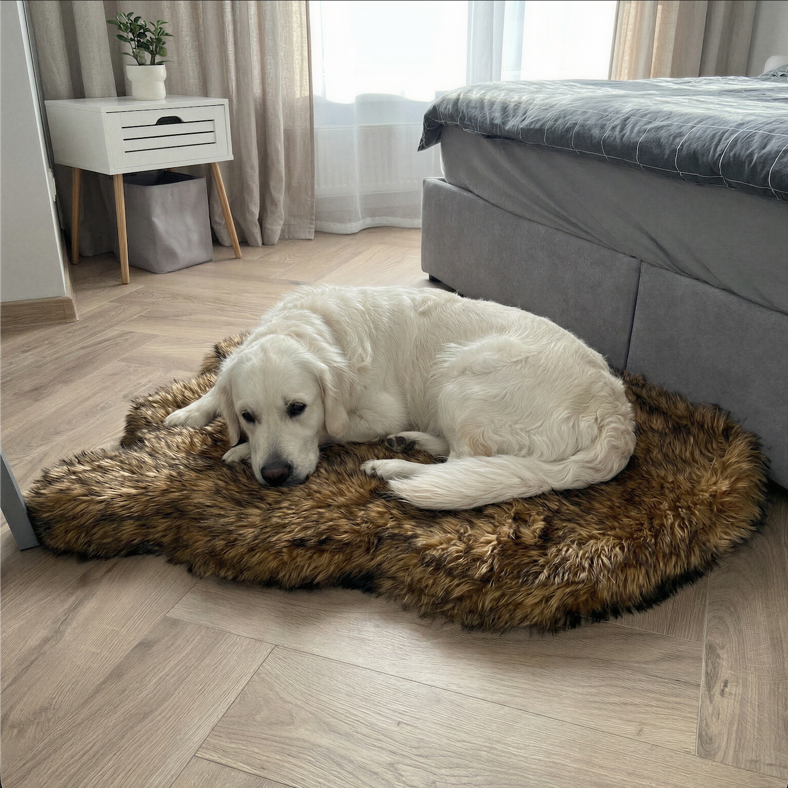 LUXURY FAUX FUR DOG BED